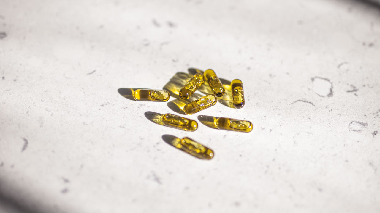 Vegane CBD Kapseln mit Hanfsamenöl Vegane CBD Kapseln mit Hanfsamenöl